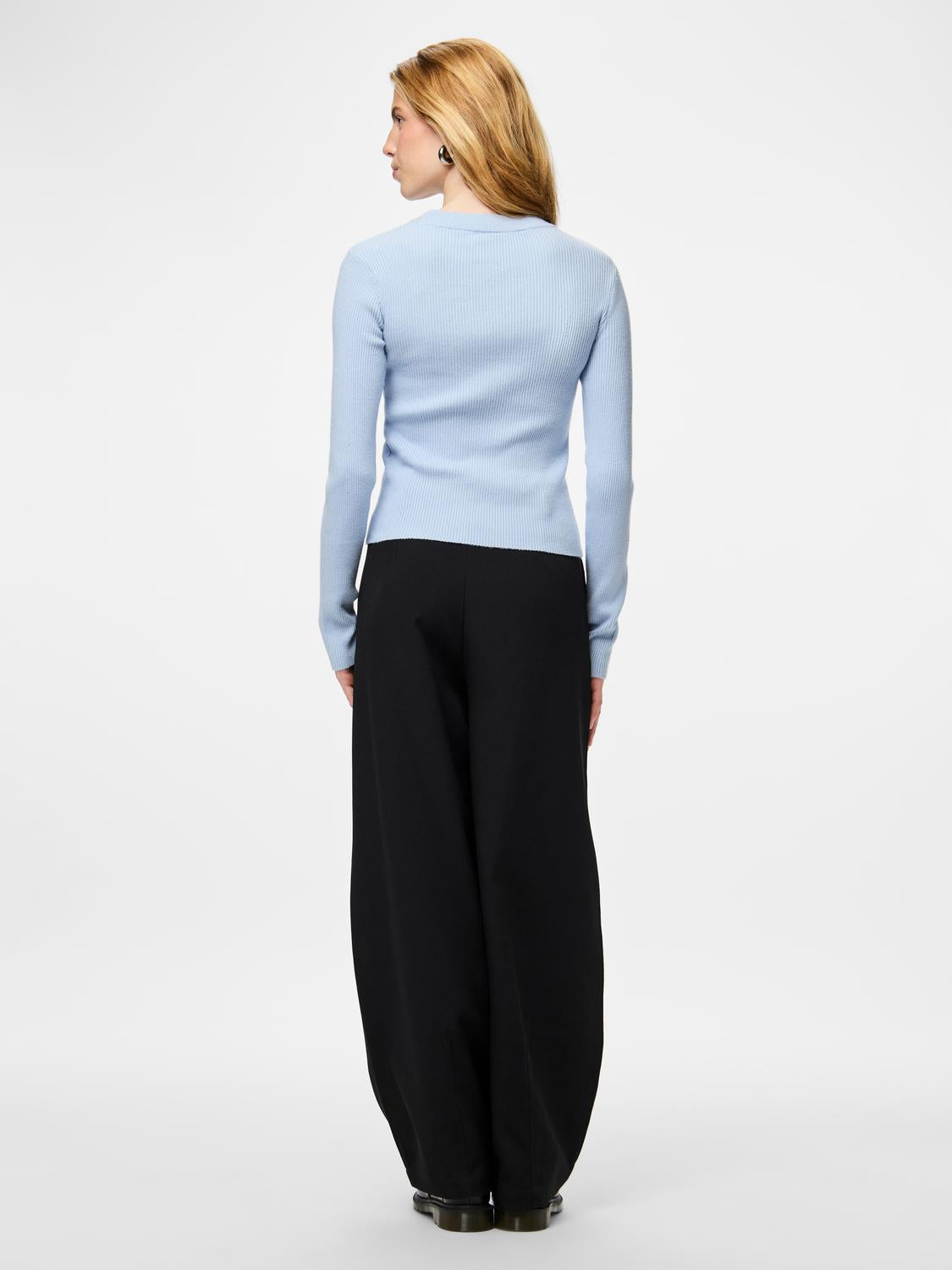 model_shot-back